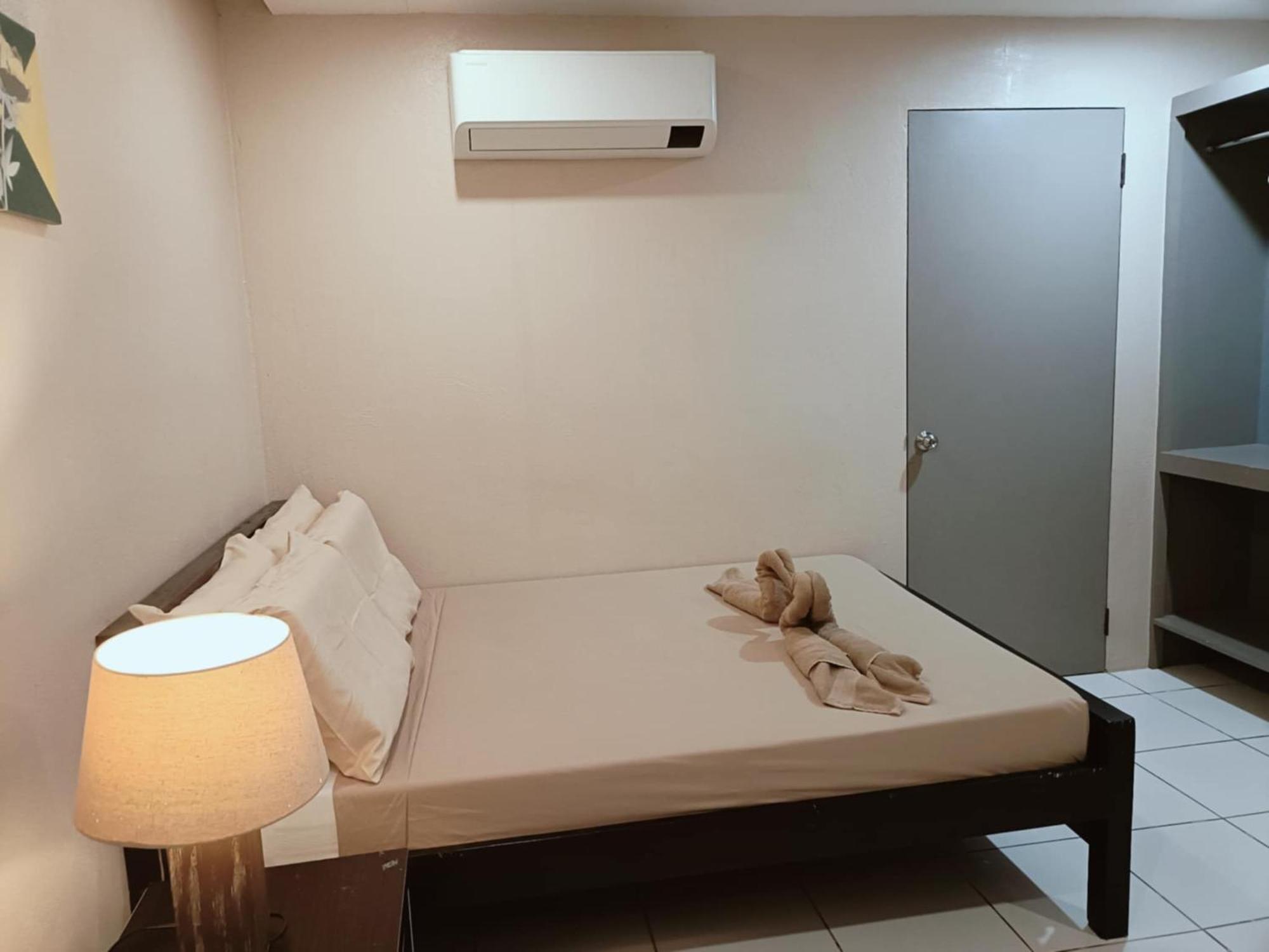 Claytown Pension House Dumaguete City Екстериор снимка