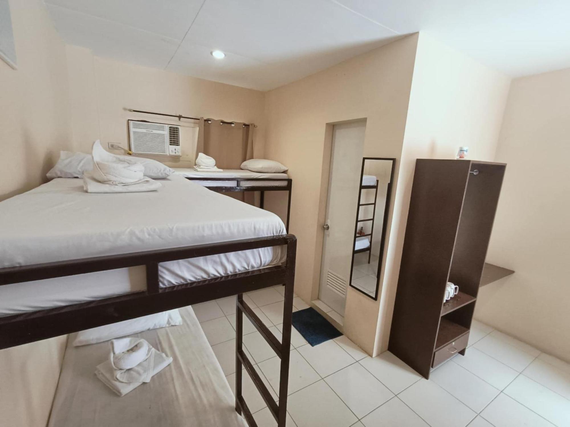 Claytown Pension House Dumaguete City Екстериор снимка