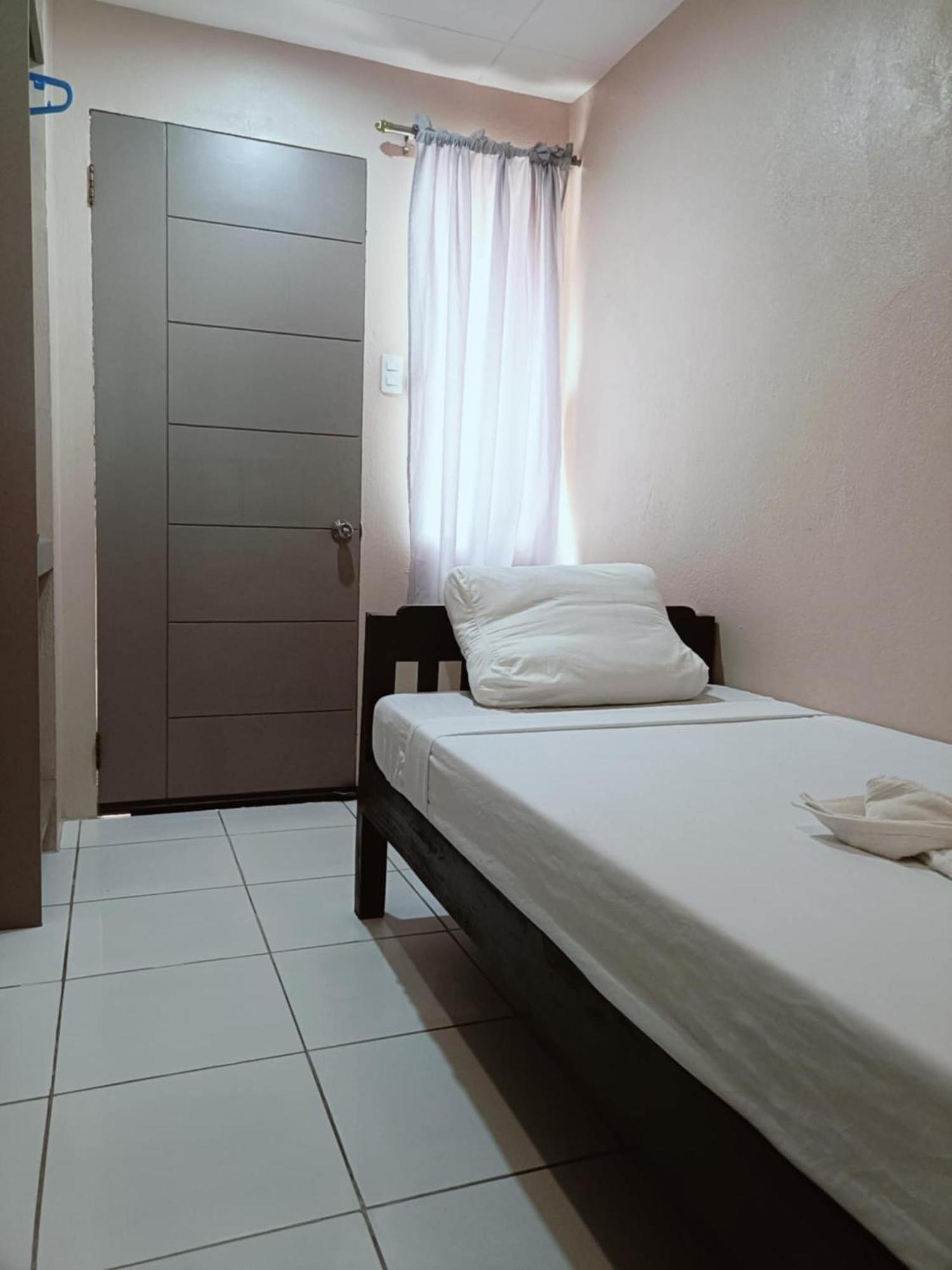 Claytown Pension House Dumaguete City Екстериор снимка